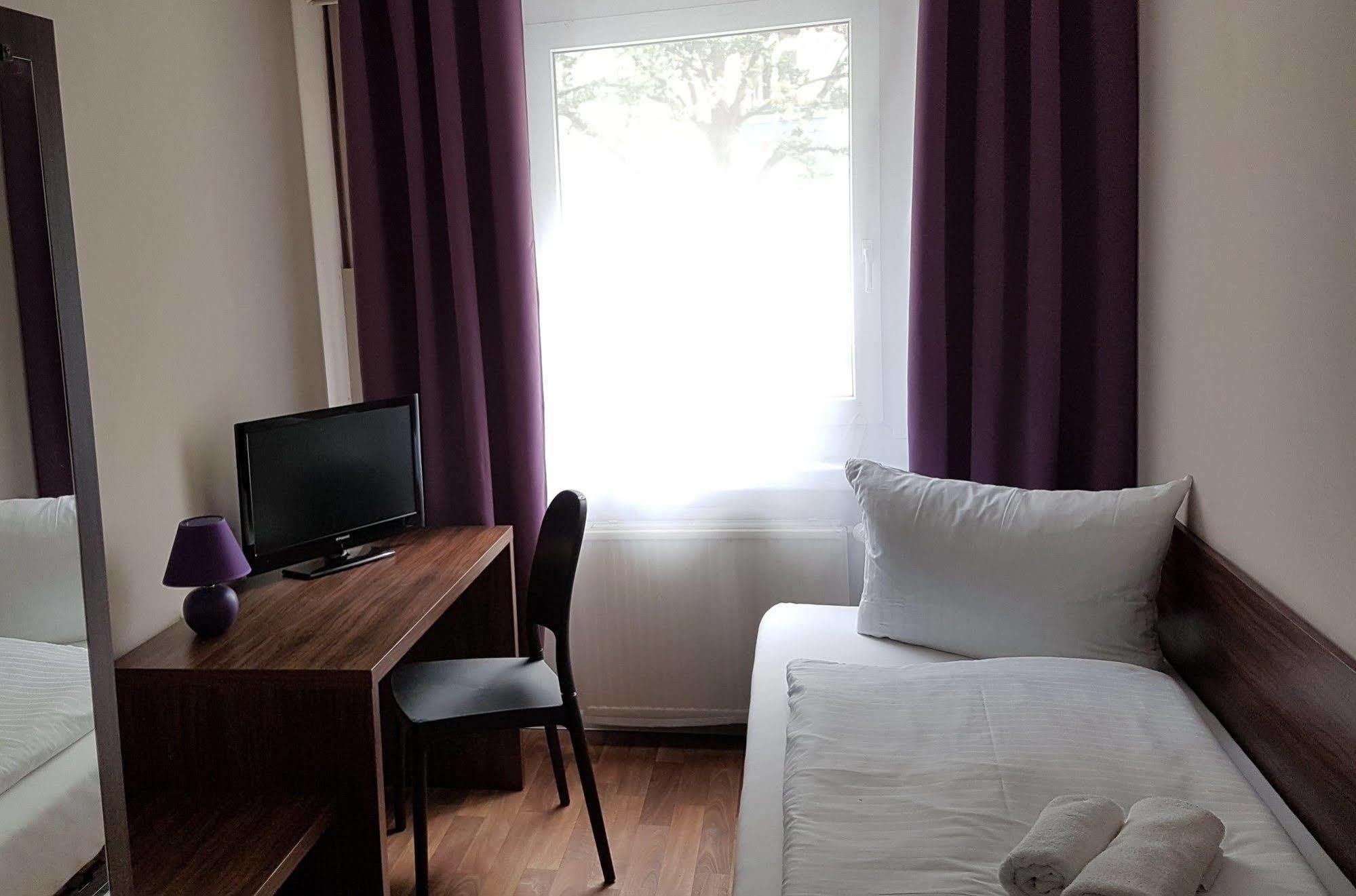 Hotel Pension Eberty Berlin Ngoại thất bức ảnh
