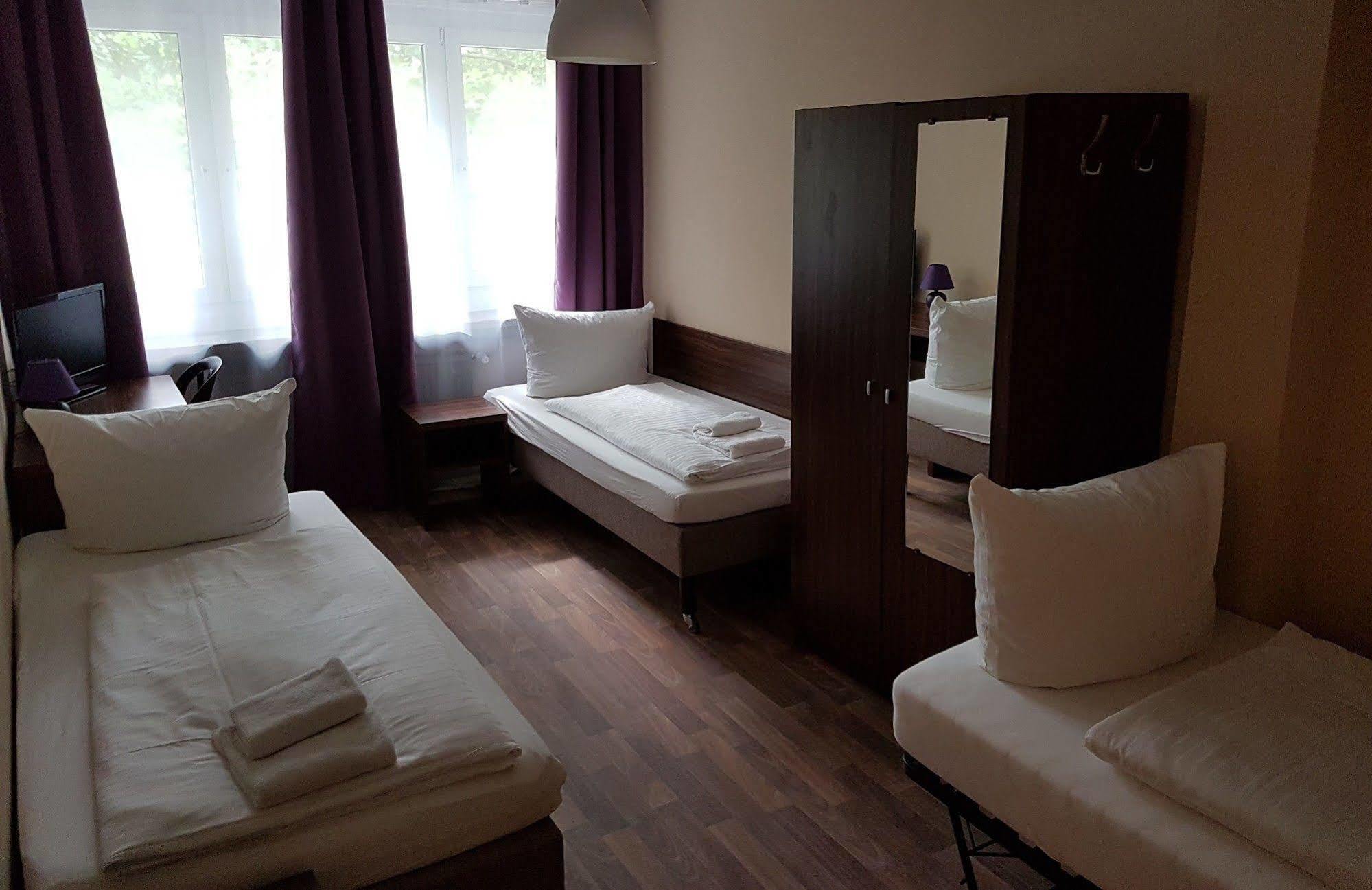 Hotel Pension Eberty Berlin Ngoại thất bức ảnh