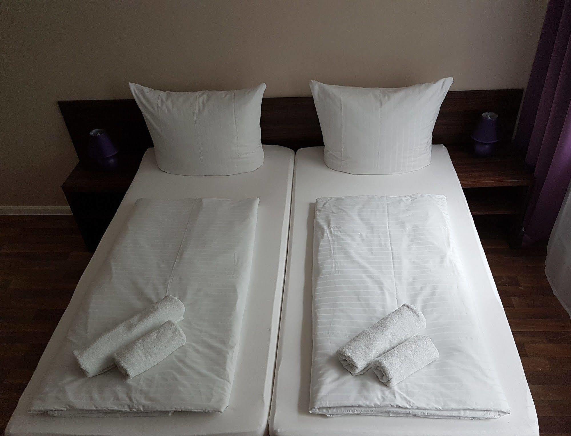 Hotel Pension Eberty Berlin Ngoại thất bức ảnh