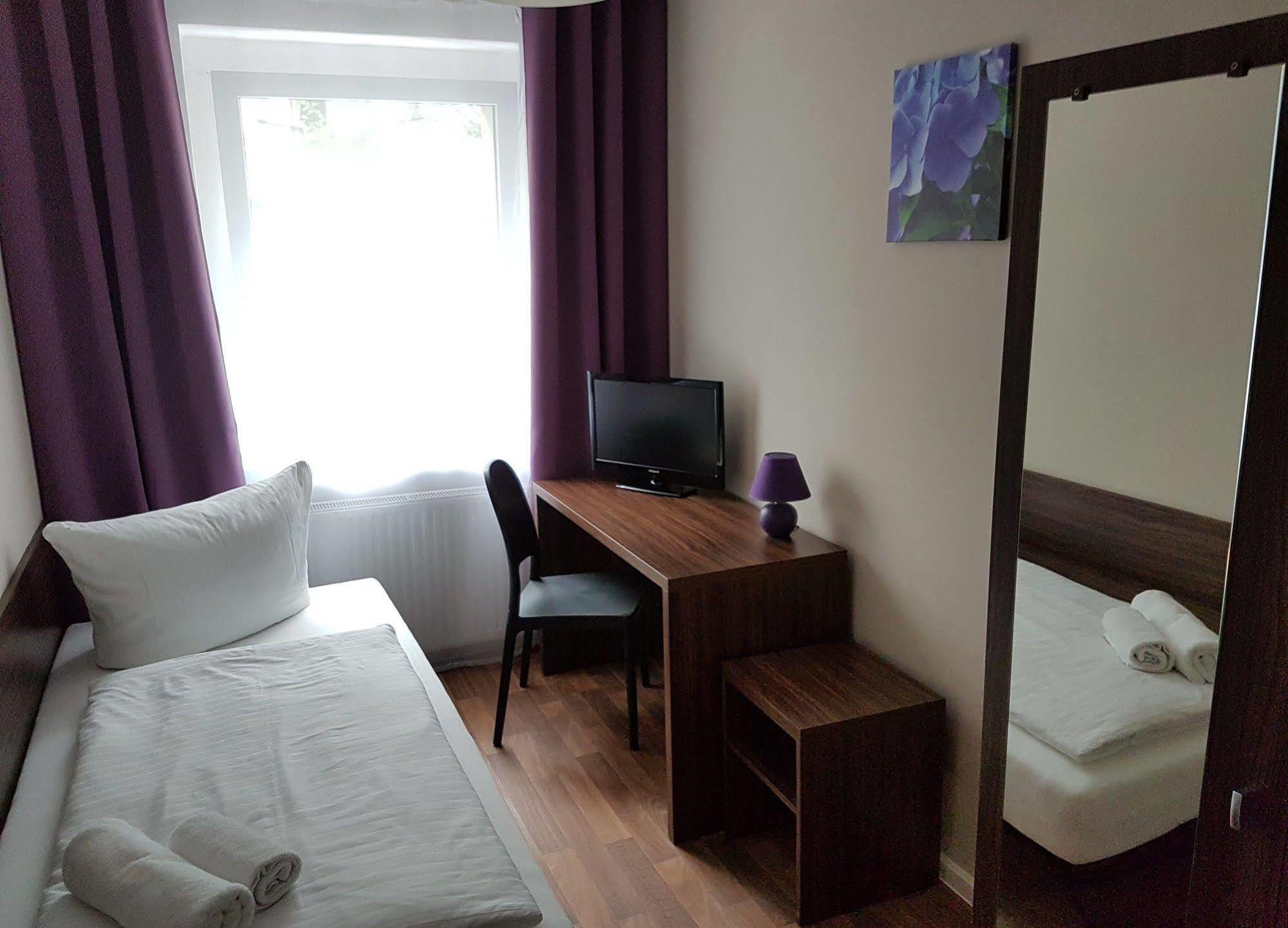 Hotel Pension Eberty Berlin Ngoại thất bức ảnh